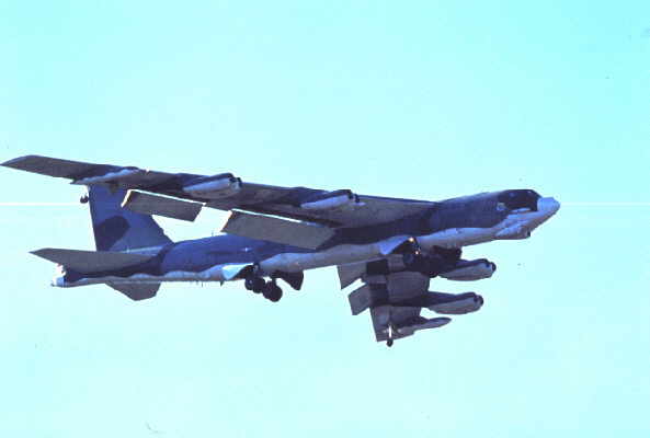 Крупносерийный бомбардировщик ВВС США Б-52 Стратофортресс