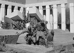 Польша. Варшава. Памятник польским патриотам, погибшим во время восстания в оккупированной фашистами Варшаве накануне ее освобождения советскими войсками.