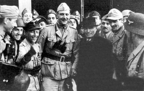 Гран Сассо. Скорцени и Муссолини 12 сентября 1943 года после освобождения последнего из-под ареста.