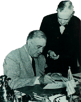 Рузвельт подписывает прокламацию об объявлении войны Японии